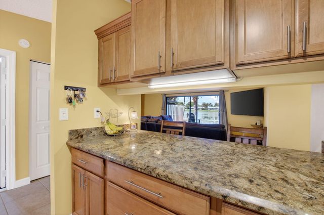 43 Mayfair Lane, Boynton Beach, FL 33426