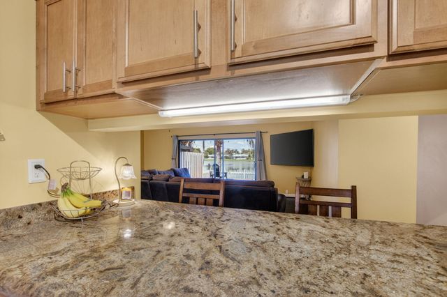 43 Mayfair Lane, Boynton Beach, FL 33426