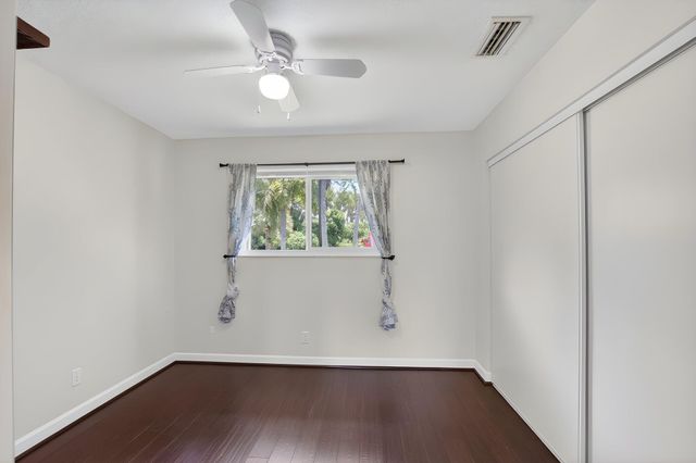 43 Mayfair Lane, Boynton Beach, FL 33426