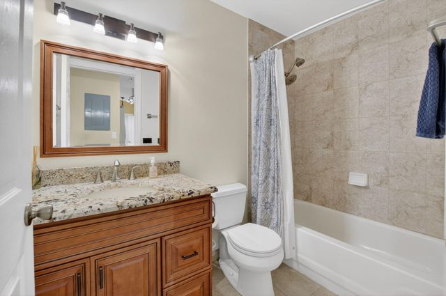 43 Mayfair Lane, Boynton Beach, FL 33426