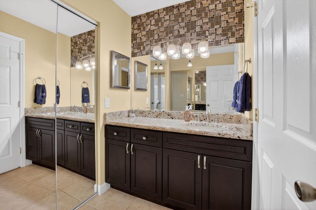 43 Mayfair Lane, Boynton Beach, FL 33426