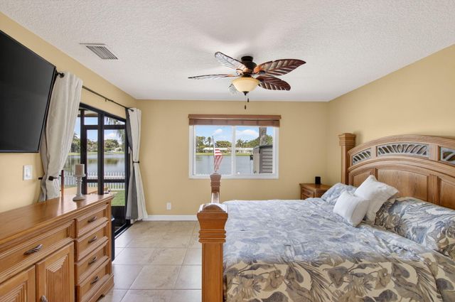 43 Mayfair Lane, Boynton Beach, FL 33426