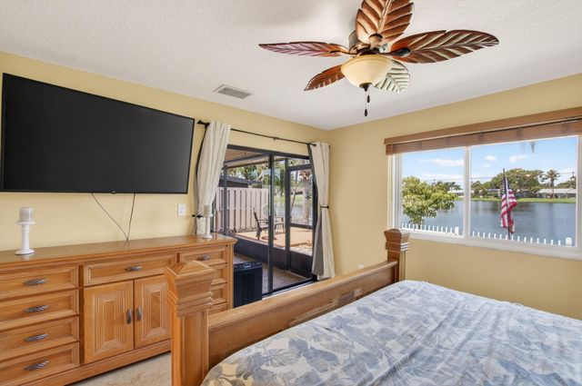 43 Mayfair Lane, Boynton Beach, FL 33426