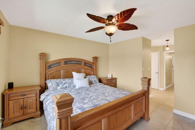 43 Mayfair Lane, Boynton Beach, FL 33426