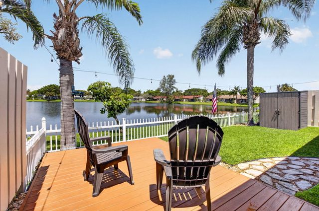 43 Mayfair Lane, Boynton Beach, FL 33426