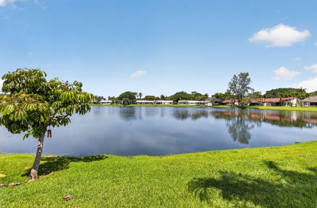 43 Mayfair Lane, Boynton Beach, FL 33426