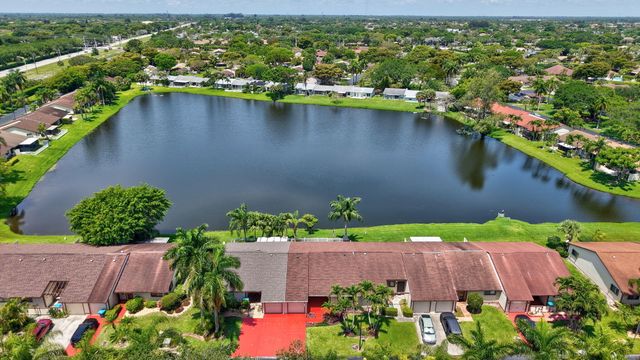 43 Mayfair Lane, Boynton Beach, FL 33426