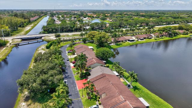 43 Mayfair Lane, Boynton Beach, FL 33426
