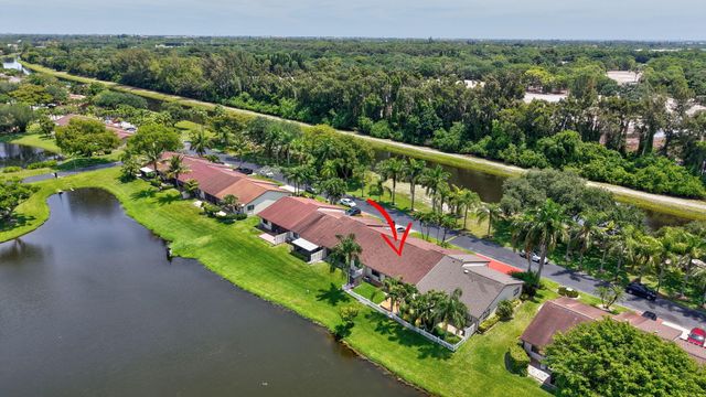 43 Mayfair Lane, Boynton Beach, FL 33426