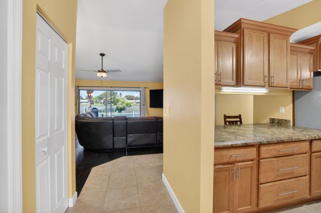 43 Mayfair Lane, Boynton Beach, FL 33426