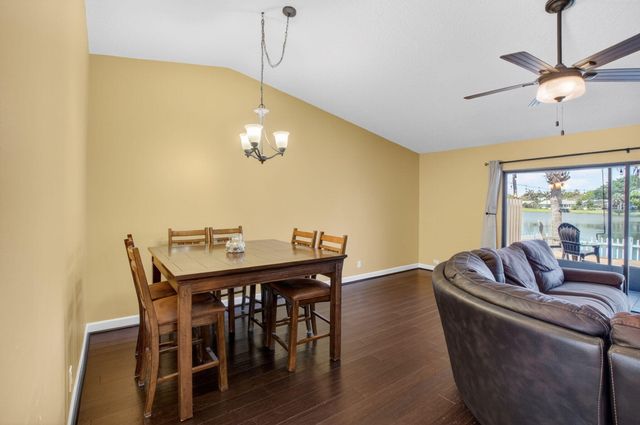 43 Mayfair Lane, Boynton Beach, FL 33426