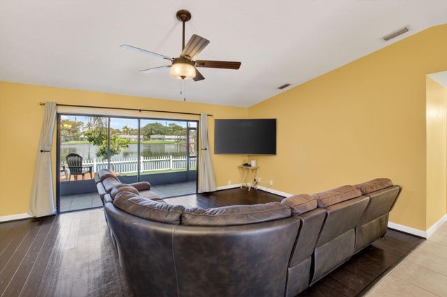 43 Mayfair Lane, Boynton Beach, FL 33426