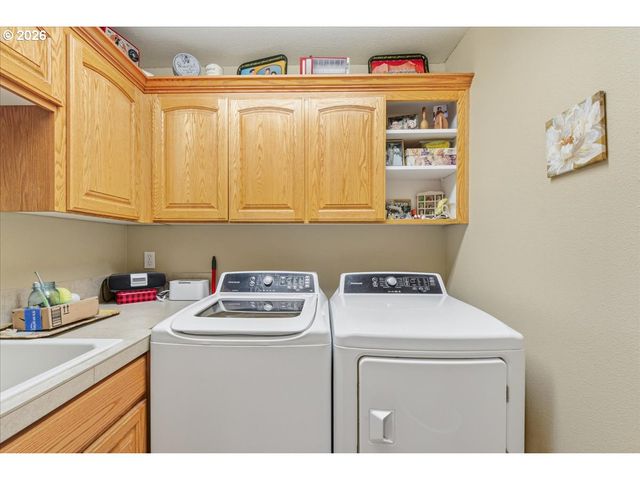 13318 SQUIRE Dr, Oregon City, OR 97045