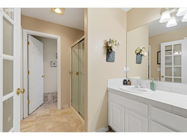 13318 SQUIRE Dr, Oregon City, OR 97045