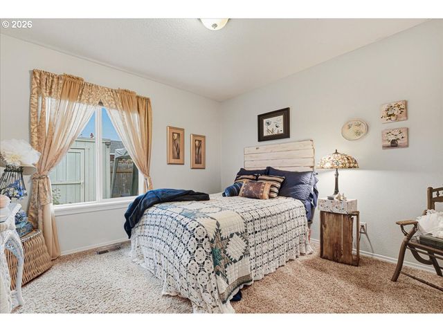 13318 SQUIRE Dr, Oregon City, OR 97045