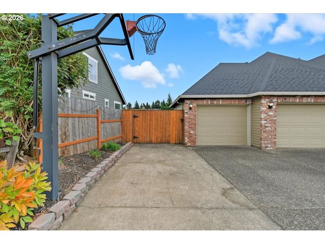 13318 SQUIRE Dr, Oregon City, OR 97045