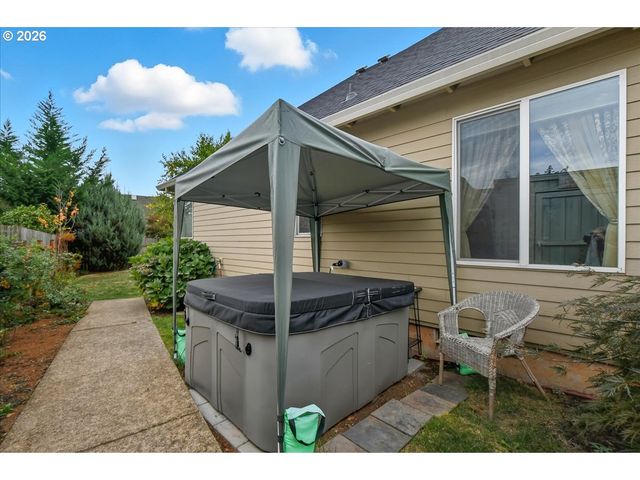 13318 SQUIRE Dr, Oregon City, OR 97045