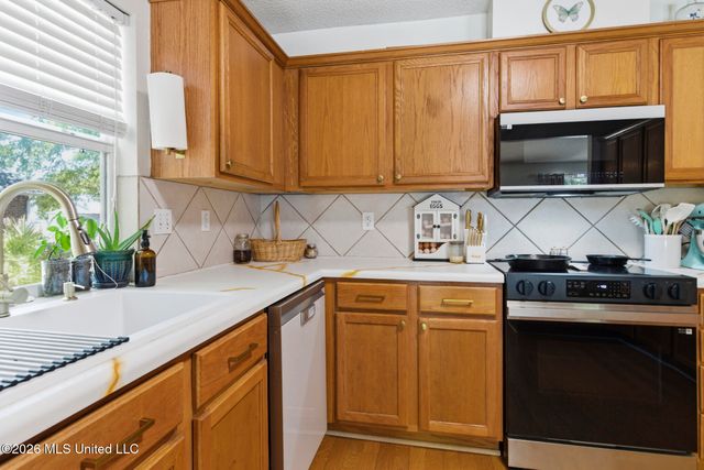 2505 Shelby Lane, Ocean Springs, MS 39564