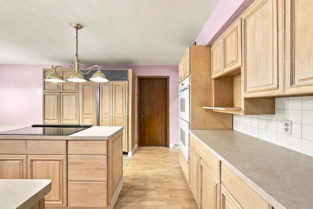 3920 Fiebrantz DRIVE, Brookfield, WI 53005
