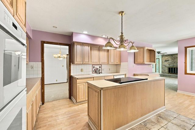 3920 Fiebrantz DRIVE, Brookfield, WI 53005