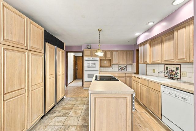 3920 Fiebrantz DRIVE, Brookfield, WI 53005