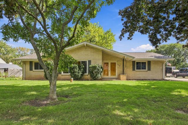 3920 Fiebrantz DRIVE, Brookfield, WI 53005