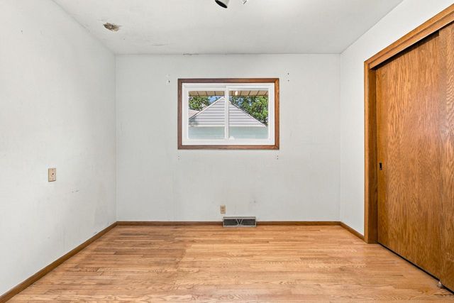 3920 Fiebrantz DRIVE, Brookfield, WI 53005