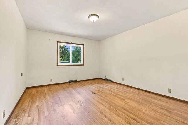 3920 Fiebrantz DRIVE, Brookfield, WI 53005