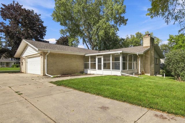 3920 Fiebrantz DRIVE, Brookfield, WI 53005