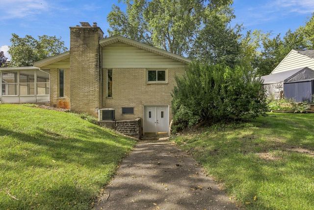 3920 Fiebrantz DRIVE, Brookfield, WI 53005