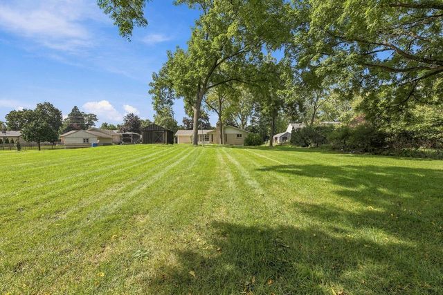 3920 Fiebrantz DRIVE, Brookfield, WI 53005