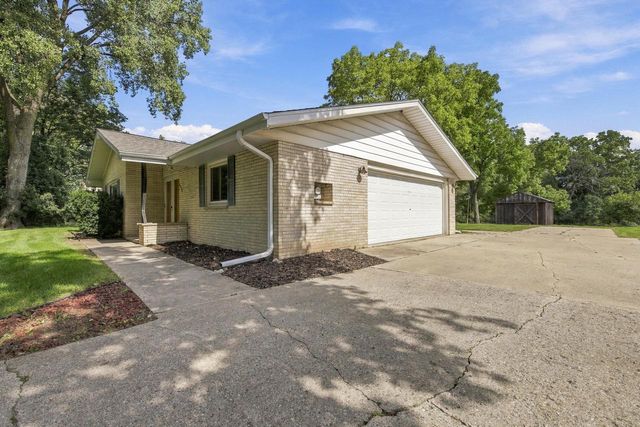 3920 Fiebrantz DRIVE, Brookfield, WI 53005