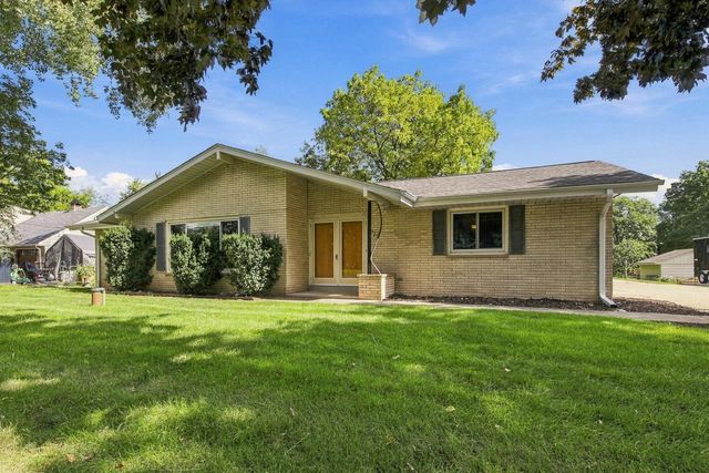 3920 Fiebrantz DRIVE, Brookfield, WI 53005