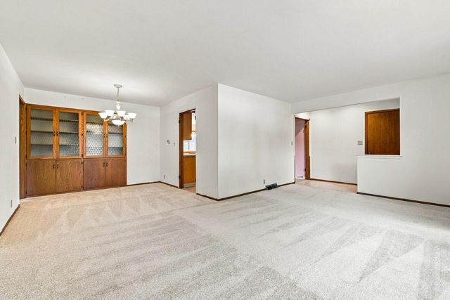3920 Fiebrantz DRIVE, Brookfield, WI 53005