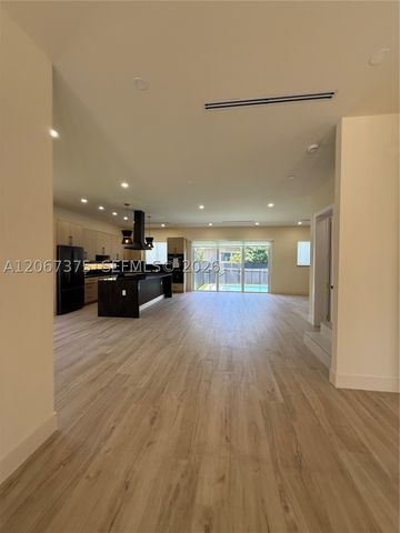 3326 Elizabeth St, Miami, FL 33133