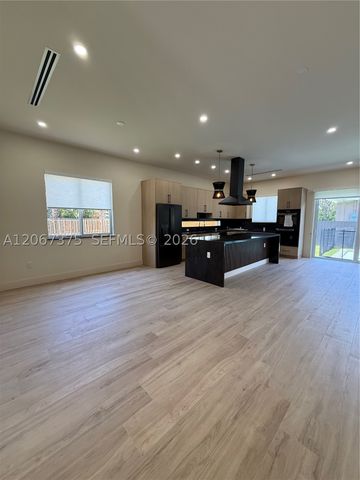 3326 Elizabeth St, Miami, FL 33133