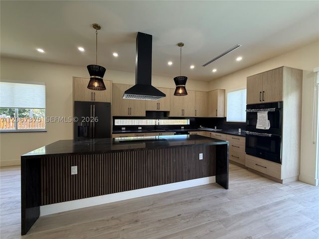 3326 Elizabeth St, Miami, FL 33133