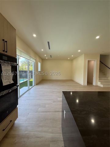 3326 Elizabeth St, Miami, FL 33133
