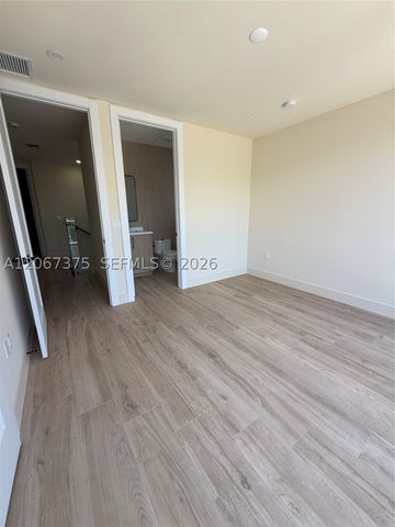 3326 Elizabeth St, Miami, FL 33133