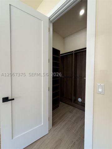3326 Elizabeth St, Miami, FL 33133