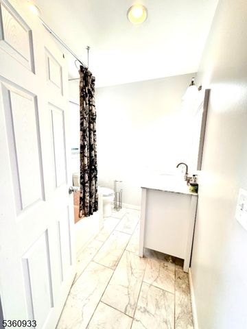 194 Elm Ave, Teaneck Twp., NJ 07666
