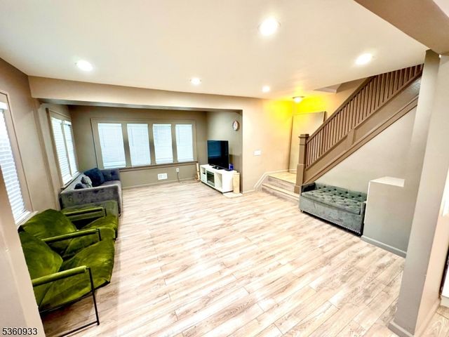 194 Elm Ave, Teaneck Twp., NJ 07666