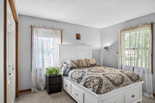 43 Zachary Ln, Agawam, MA 01001