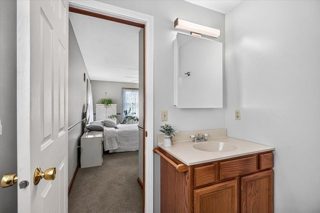 43 Zachary Ln, Agawam, MA 01001