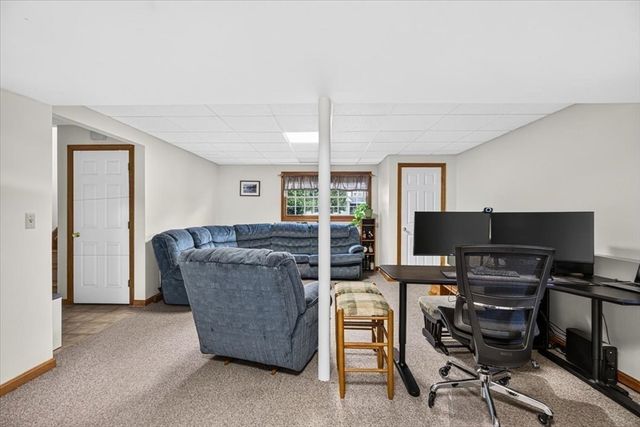 43 Zachary Ln, Agawam, MA 01001