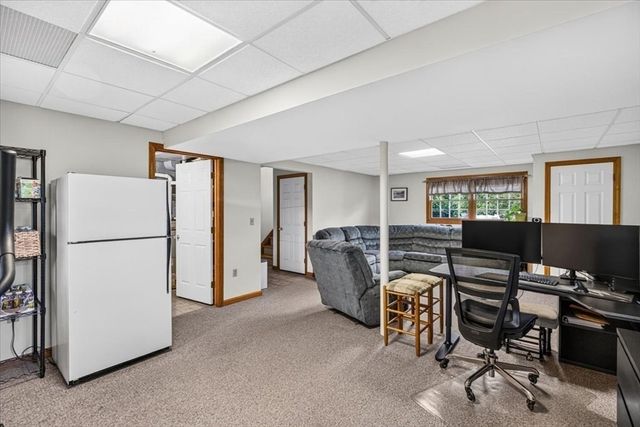 43 Zachary Ln, Agawam, MA 01001
