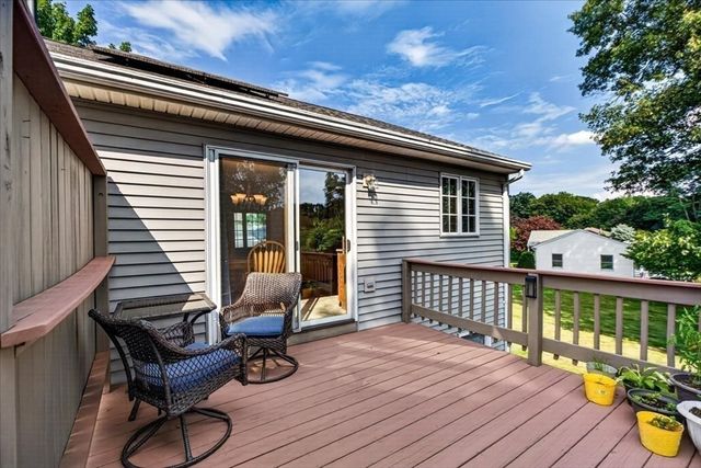43 Zachary Ln, Agawam, MA 01001