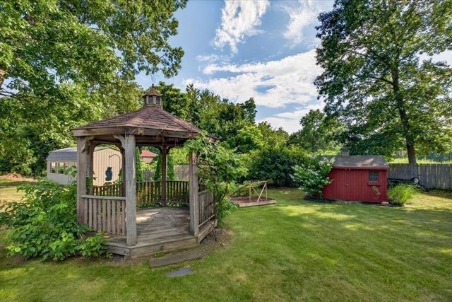 43 Zachary Ln, Agawam, MA 01001