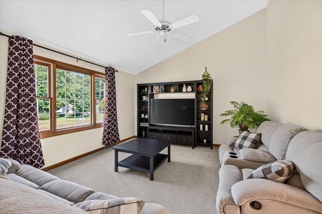 43 Zachary Ln, Agawam, MA 01001