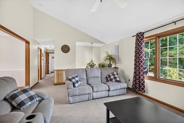 43 Zachary Ln, Agawam, MA 01001